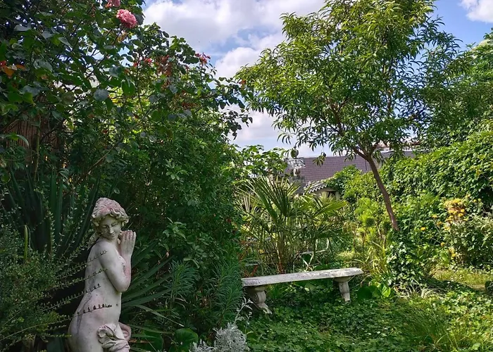 Le Jardin Renard-clos Sur Loir In The Loir&loire Valleys Hébergement de vacances La Chapelle-aux-Choux